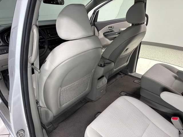 Used 2018 Kia Sedona L FWD image 22