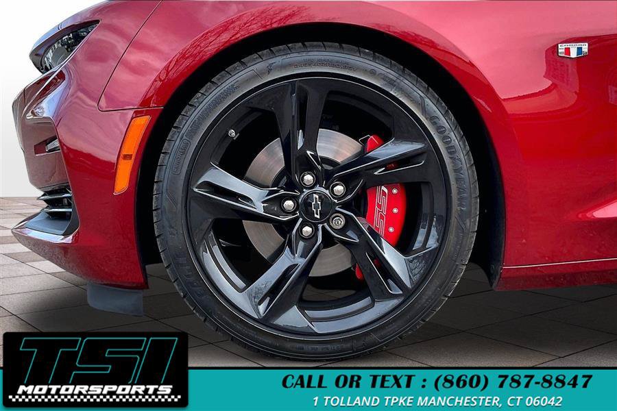 Used 2021 Chevrolet Camaro SS RWD image 9
