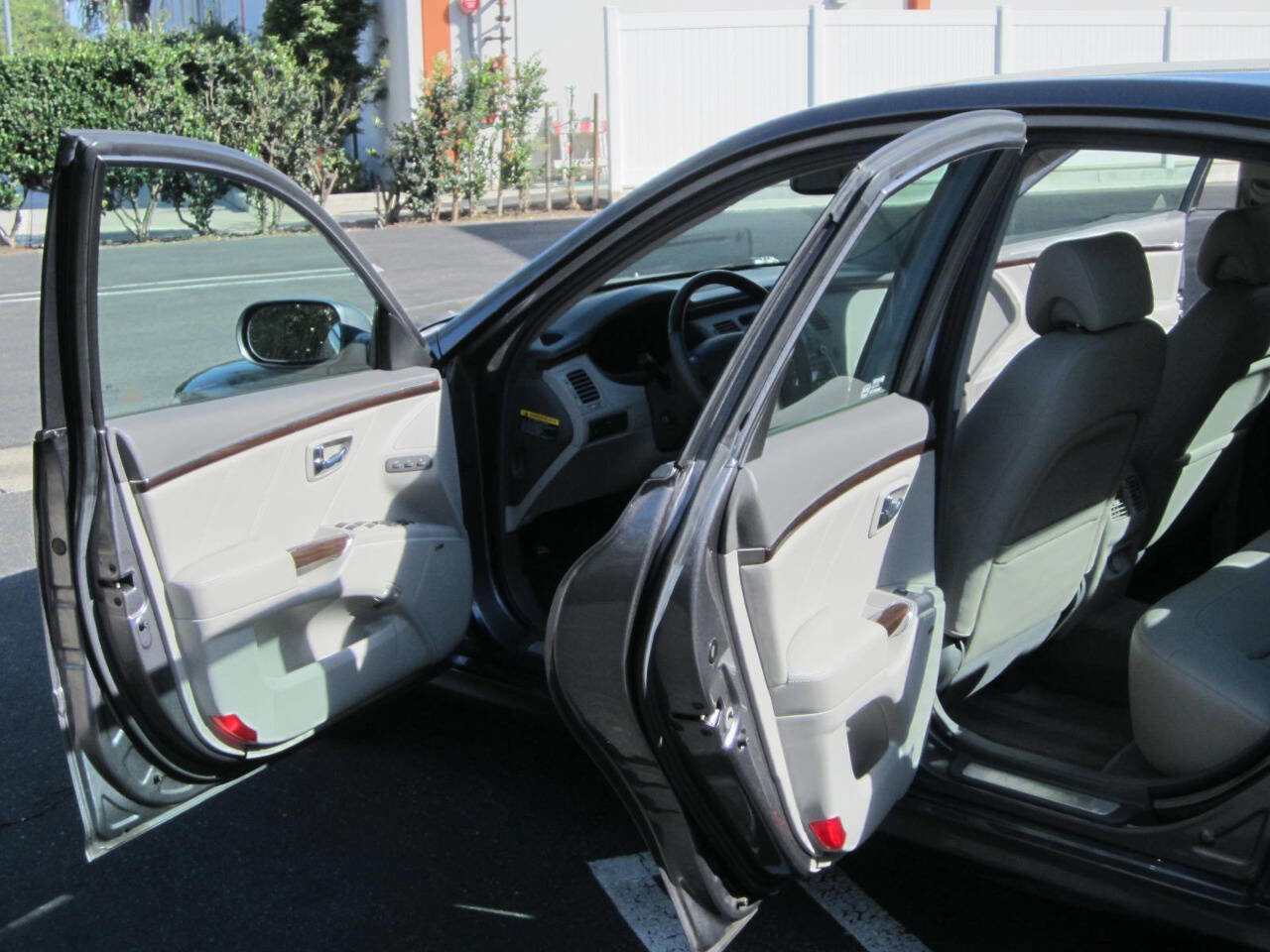 Used 2011 Hyundai Azera Limited FWD image 22