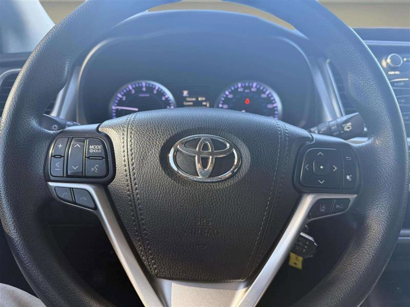 Used 2018 Toyota Highlander LE image 39