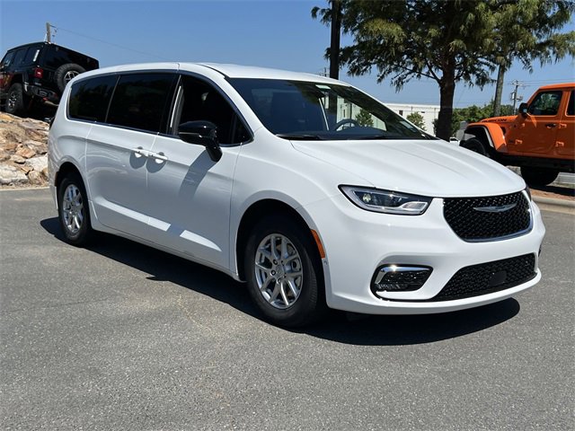 New 2026 Chrysler Pacifica Select image 14