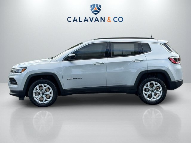 Used 2025 Jeep Compass Latitude AWD/4WD image 4