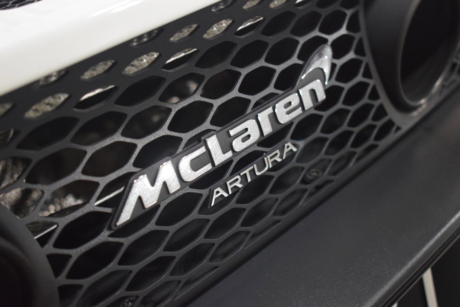 Used 2023 McLaren Artura image 11