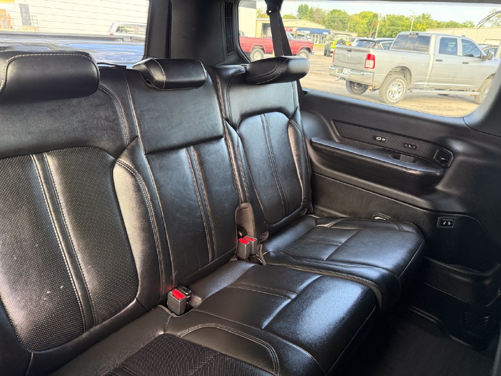 Used 2024 Jeep Wagoneer L Series II AWD/4WD image 8