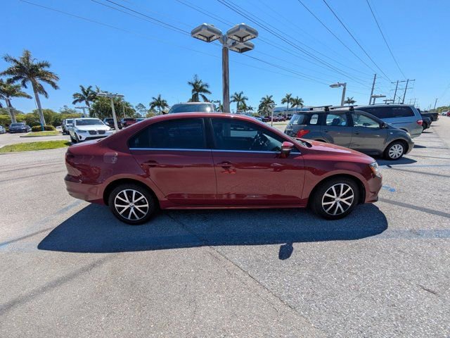 Used 2017 Volkswagen Jetta SE image 3