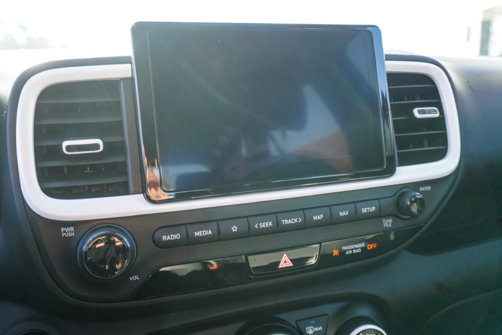Used 2025 Hyundai Venue Limited FWD image 20