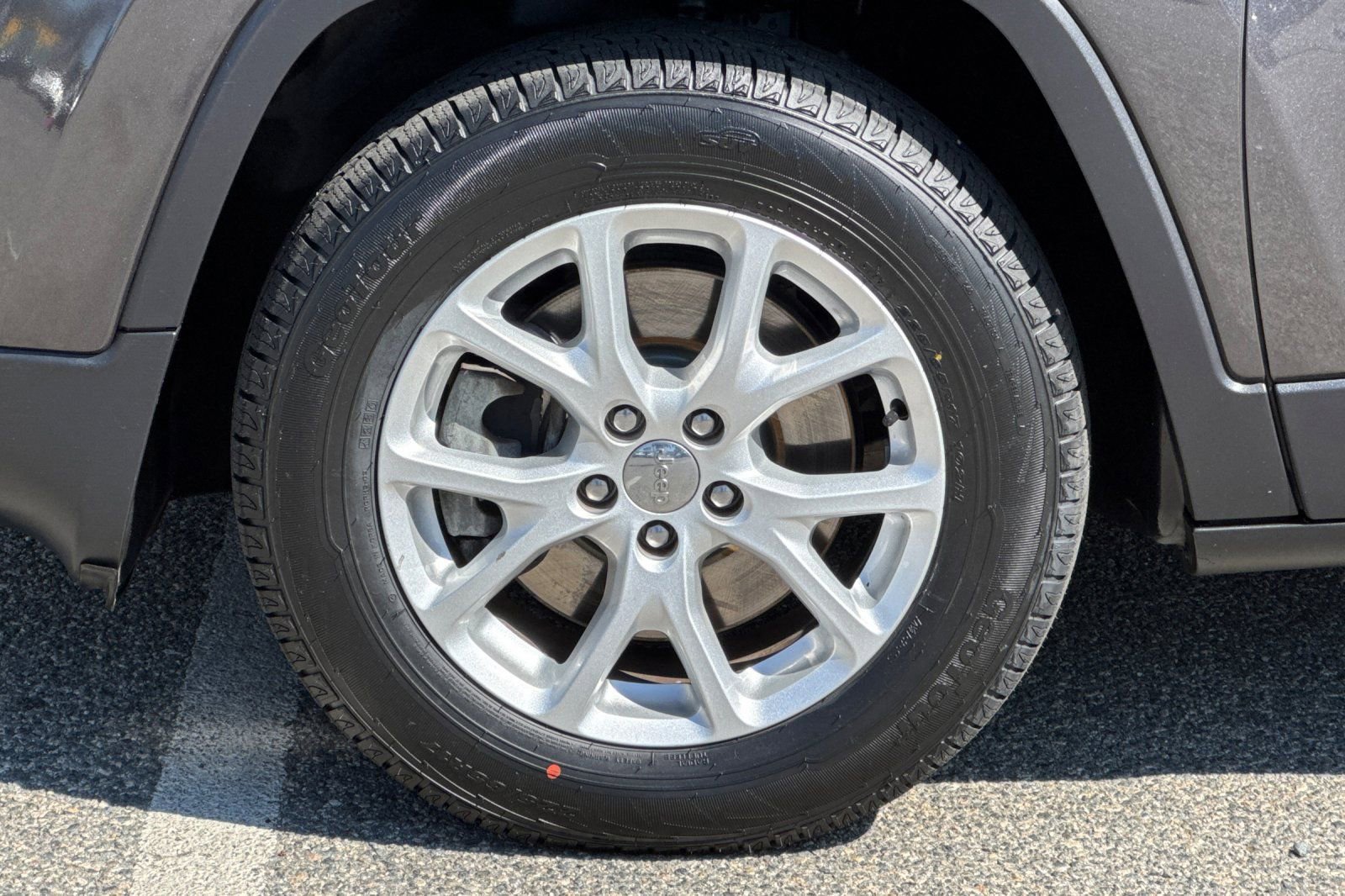 Used 2015 Jeep Cherokee Latitude w/ Comfort/Convenience Group image 24