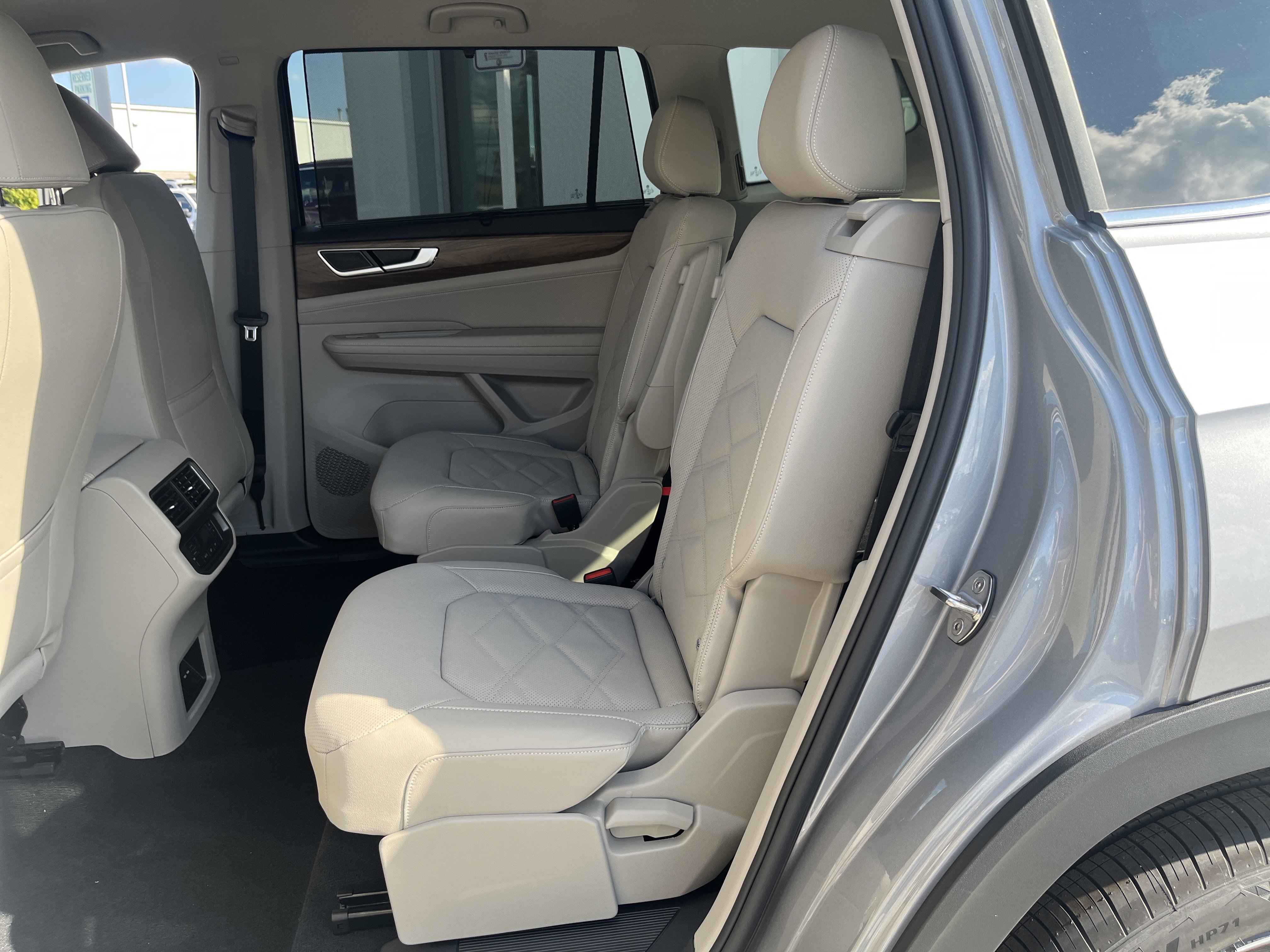 New 2026 Volkswagen Atlas SE image 17