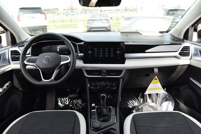 New 2026 Volkswagen Taos SE image 7