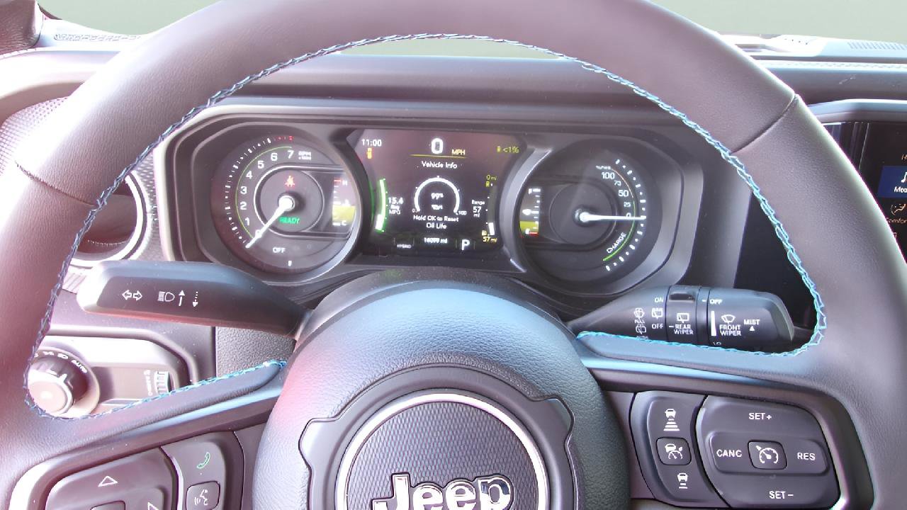 Used 2025 Jeep Wrangler Unlimited Rubicon 4xe w/ Convenience Group AWD/4WD image 12