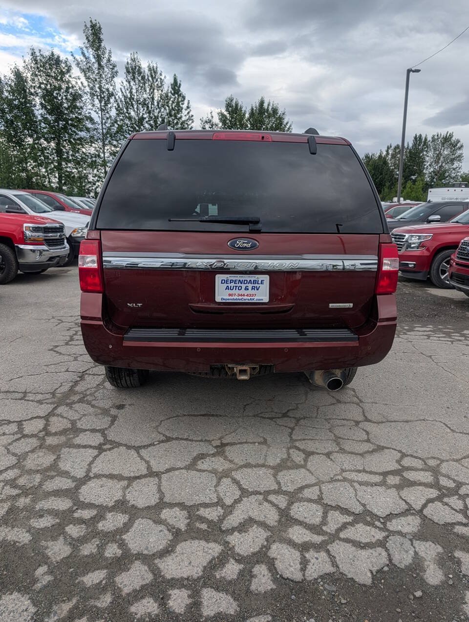 Used 2017 Ford Expedition XLT AWD/4WD image 4