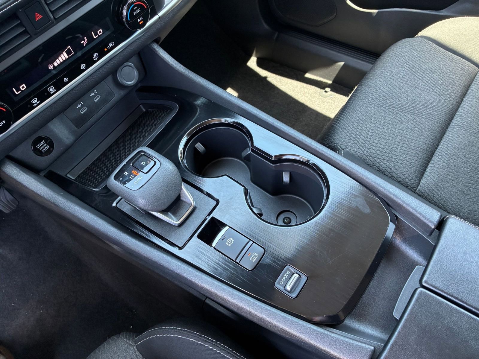 Used 2025 Nissan Rogue SV FWD image 43