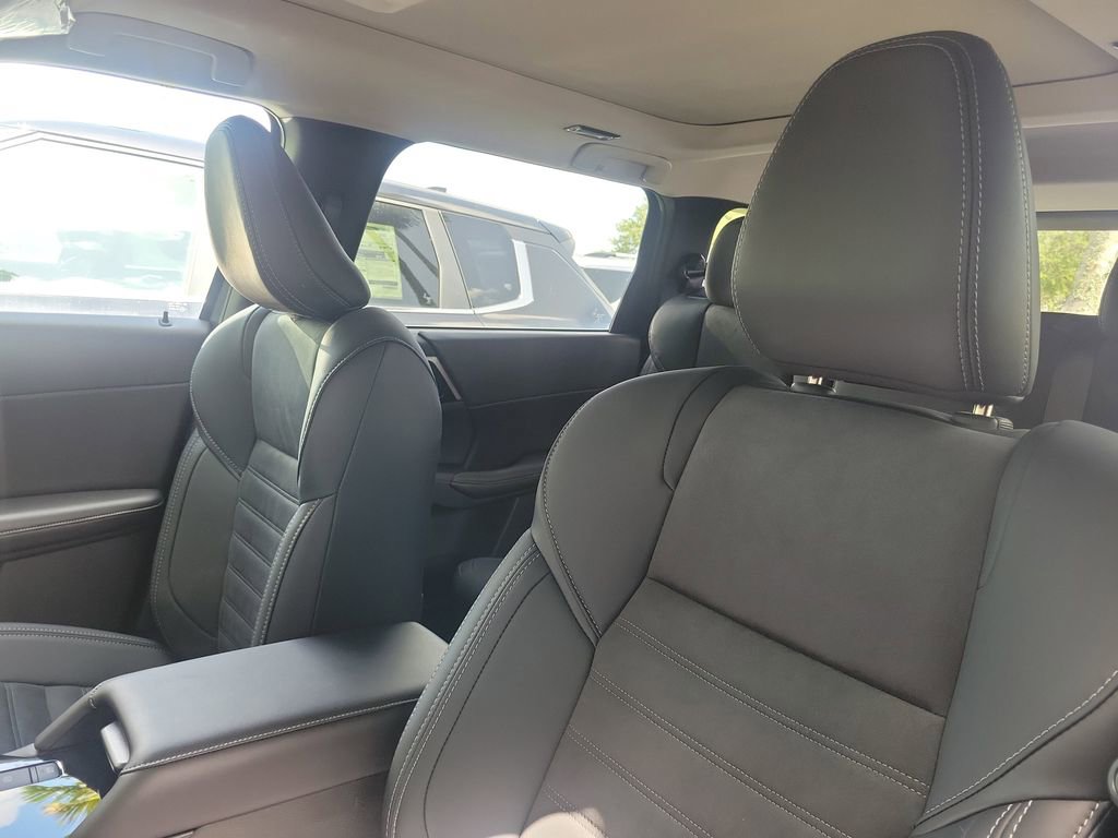 New 2025 Mitsubishi Outlander SE image 7