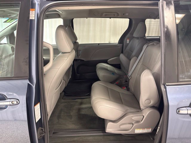 Used 2017 Toyota Sienna XLE w/ XLE Navigation Package FWD image 20