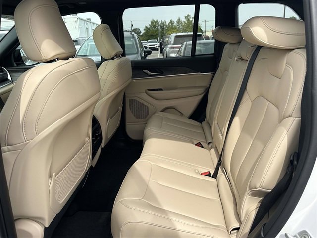 New 2025 Jeep Grand Cherokee Limited image 17