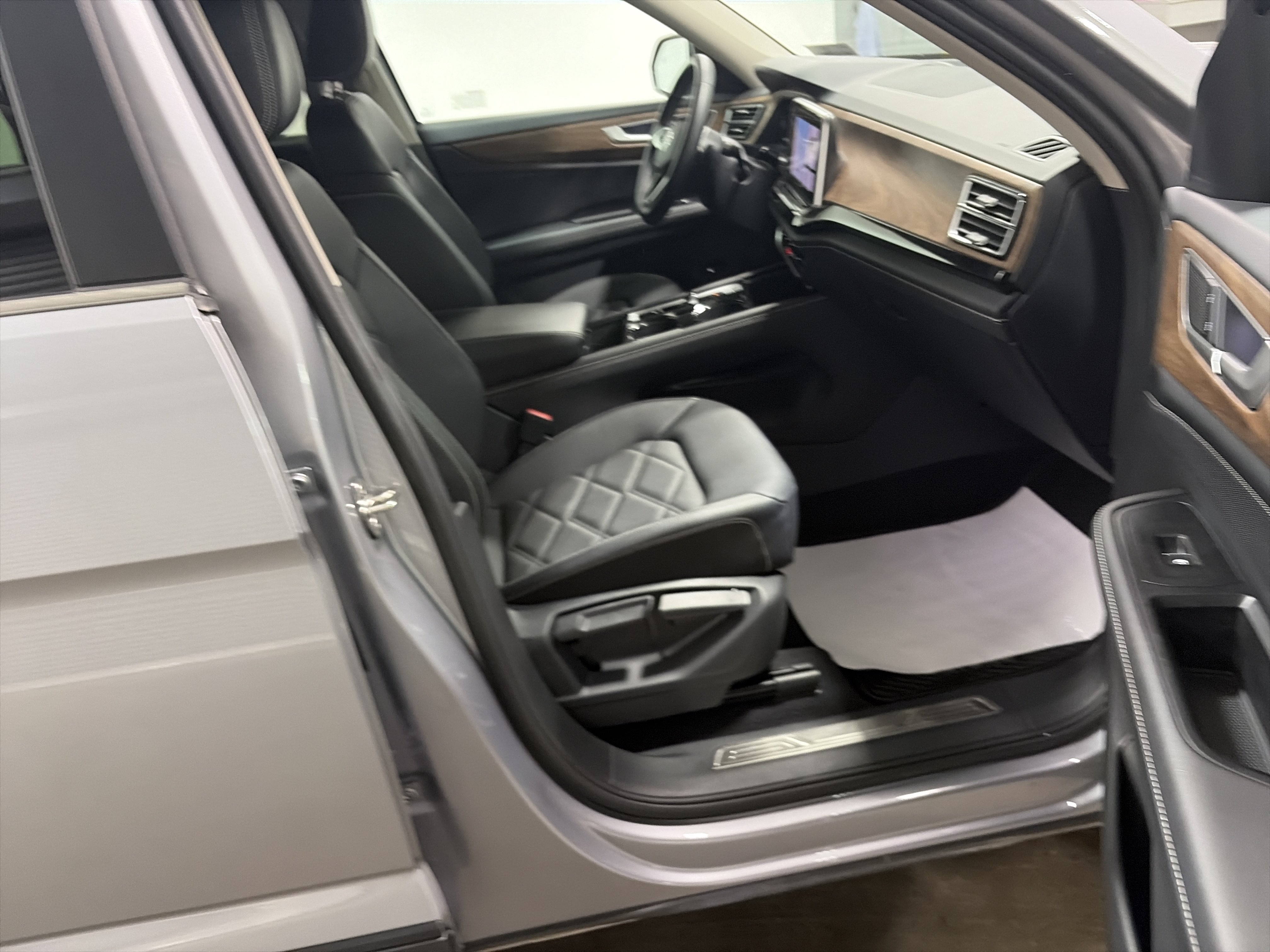 Certified 2026 Volkswagen Atlas SE AWD/4WD image 32