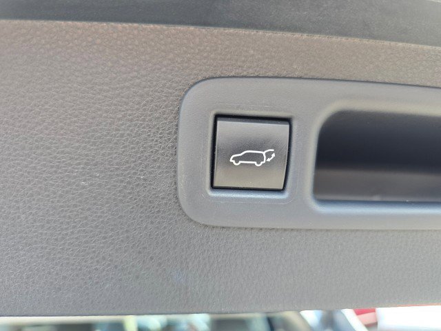 Used 2021 Toyota Highlander XLE image 17