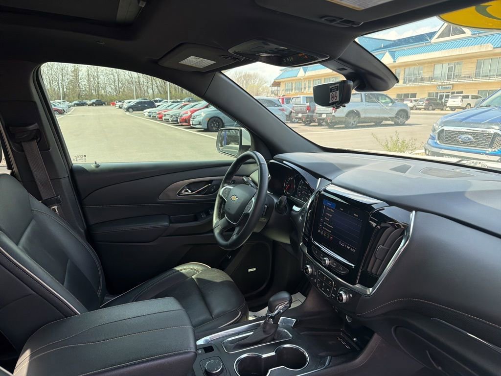 Used 2023 Chevrolet Traverse Premier image 13