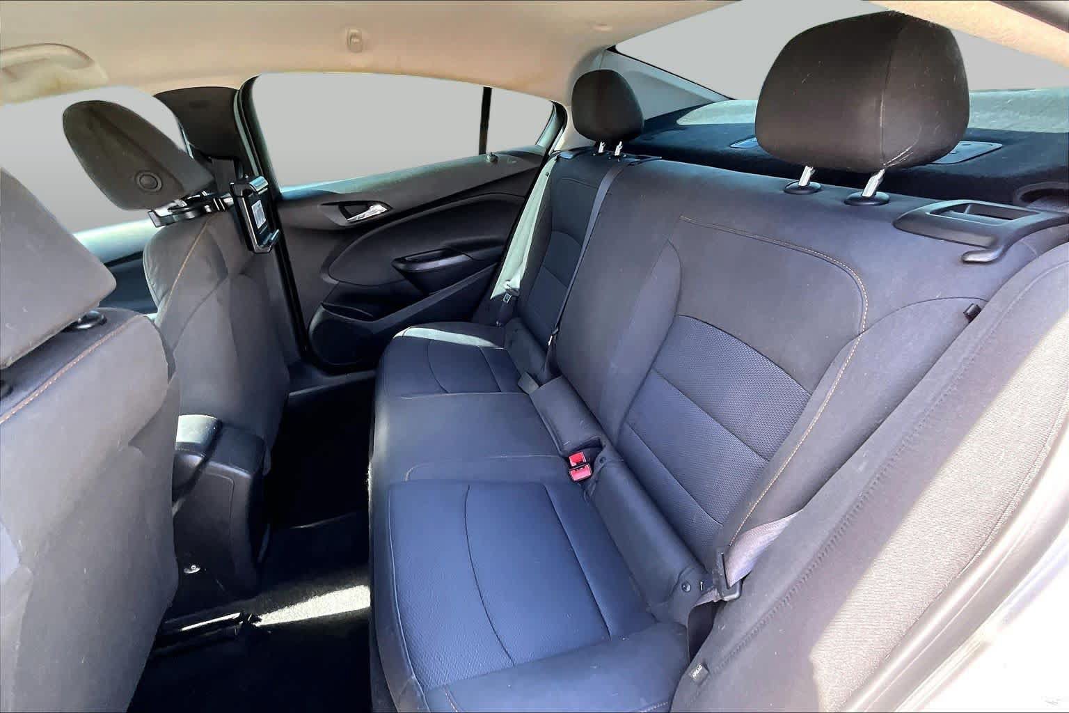Used 2017 Chevrolet Cruze LS FWD image 17