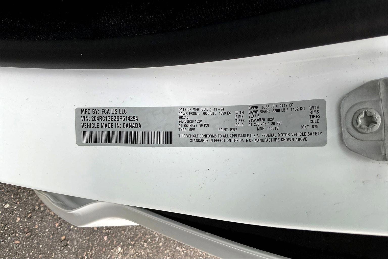 Used 2025 Chrysler Pacifica Limited w/ Trailer Tow Group FWD image 32