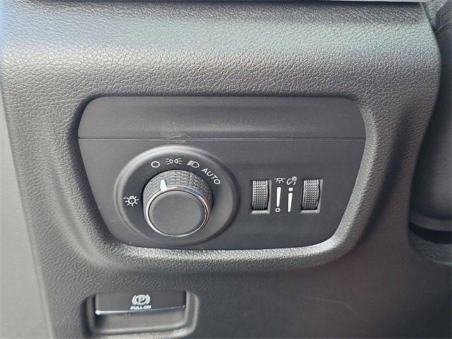 Used 2024 Jeep Grand Cherokee Altitude image 32