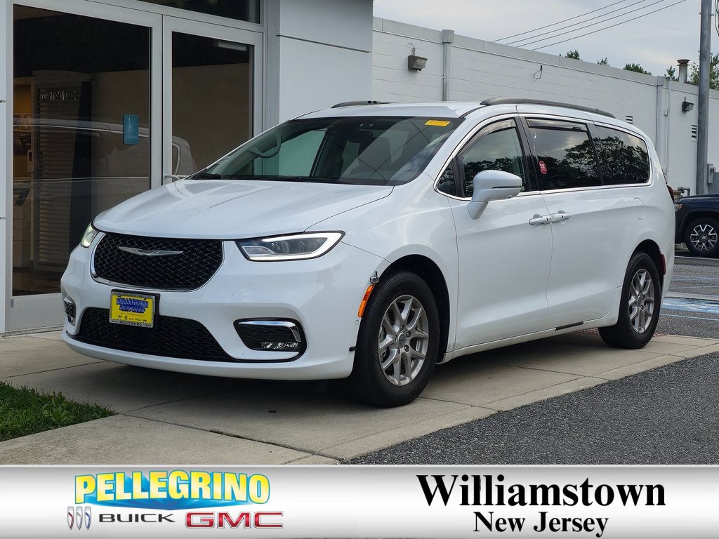 Used 2022 Chrysler Pacifica Touring-L w/ Uconnect Theater Family Group