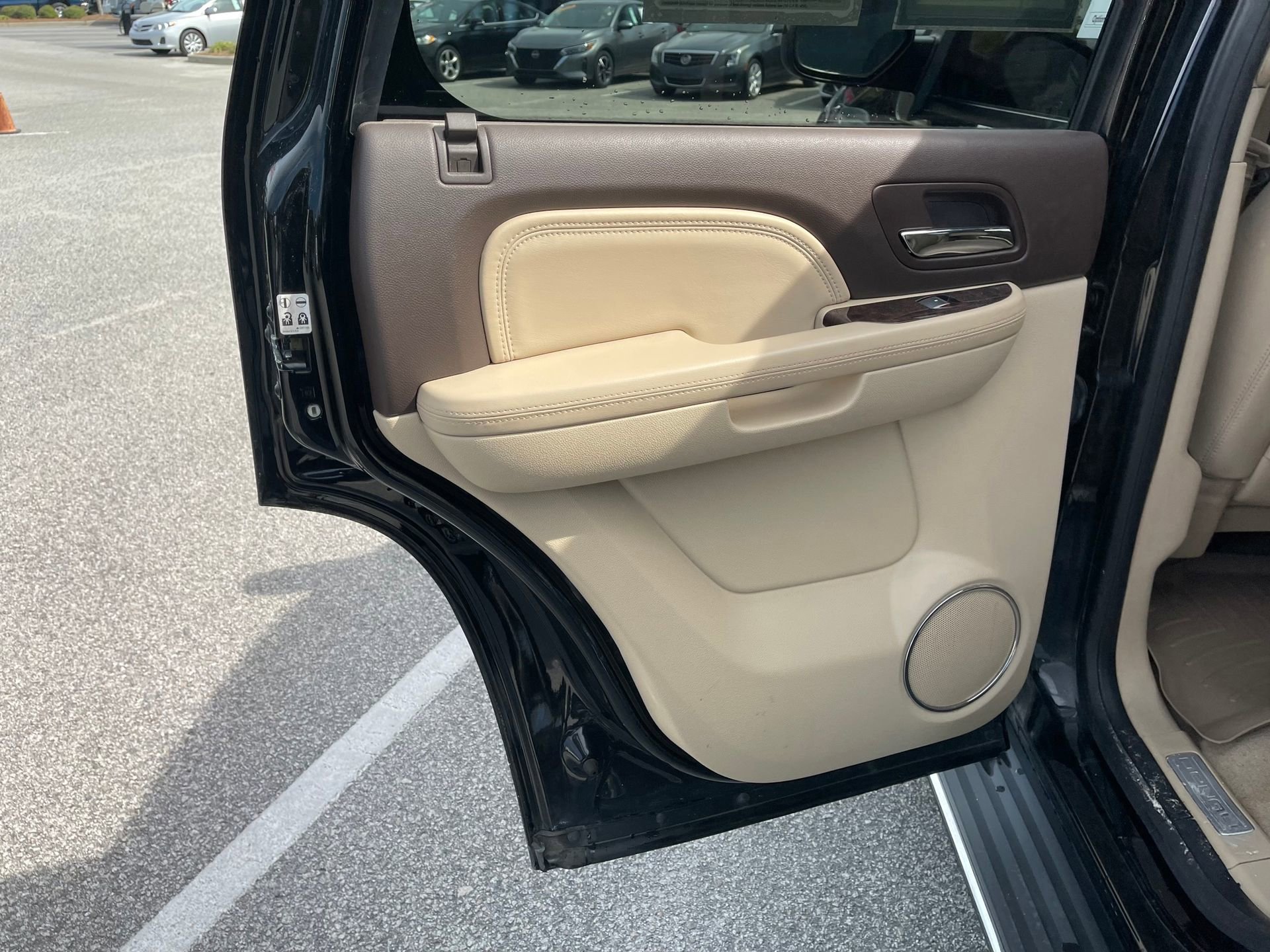 Used 2013 GMC Yukon Denali image 23