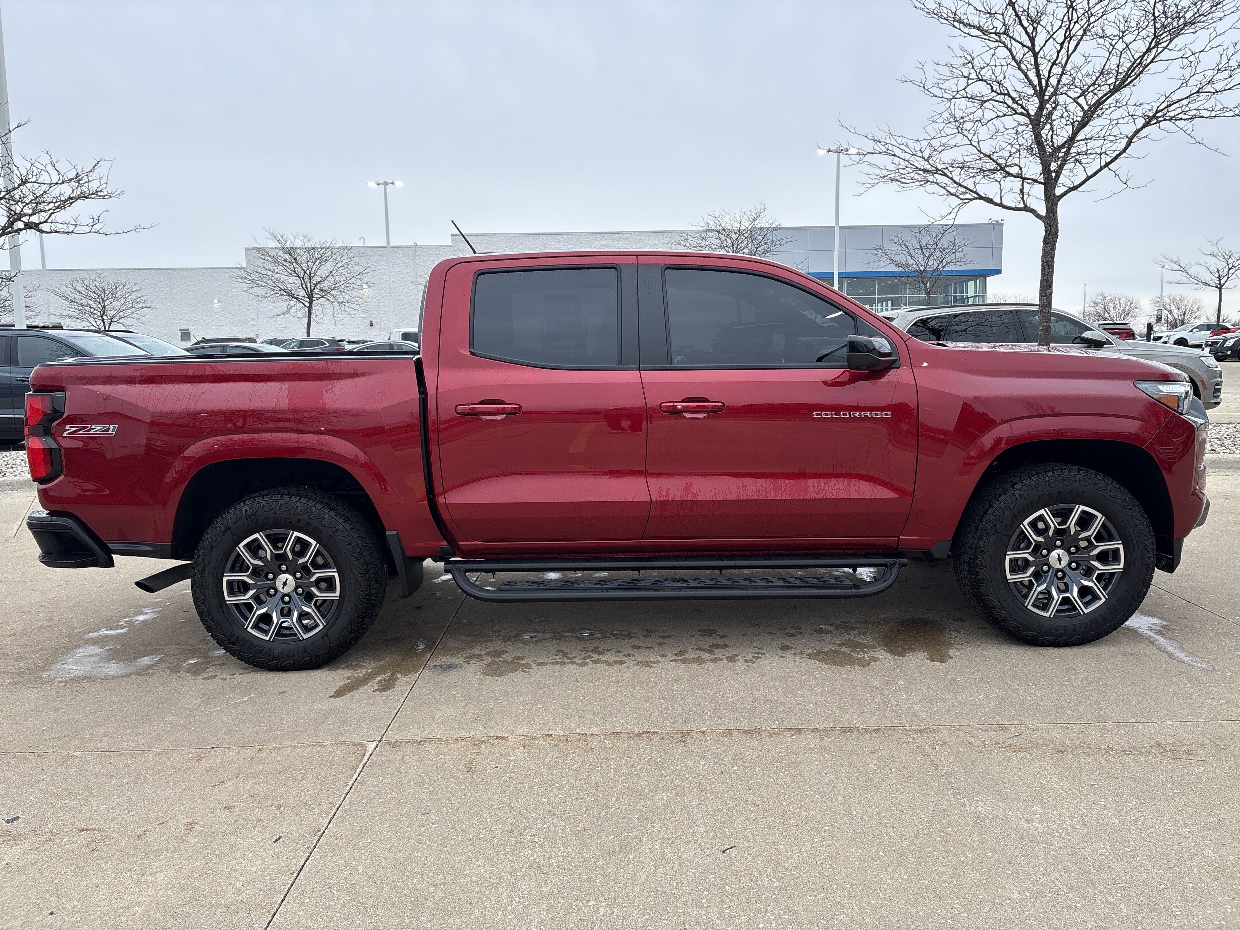 Used 2024 Chevrolet Colorado Z71 w/ Z71 Convenience Package 2 AWD/4WD image 8