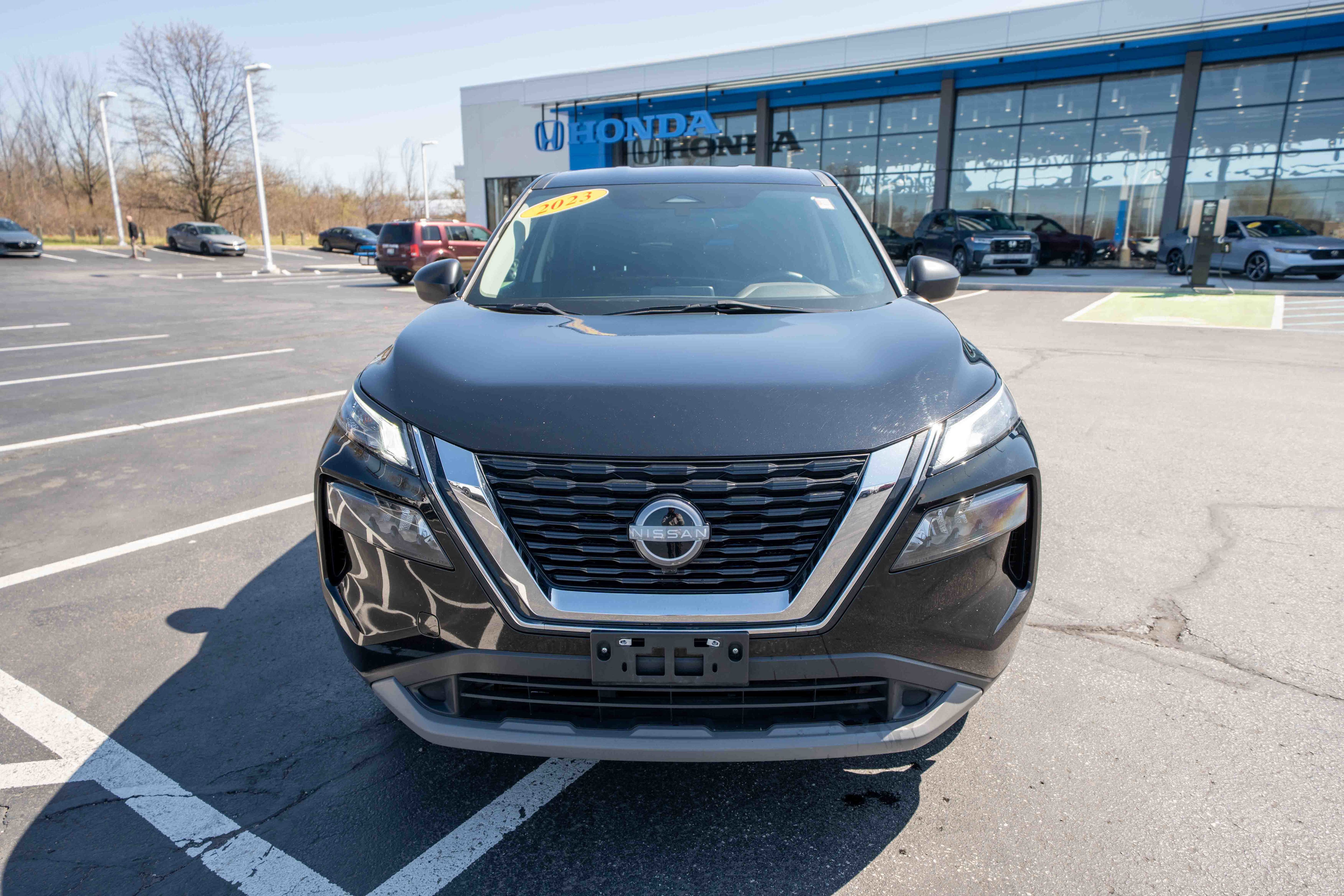 Used 2023 Nissan Rogue S FWD image 2