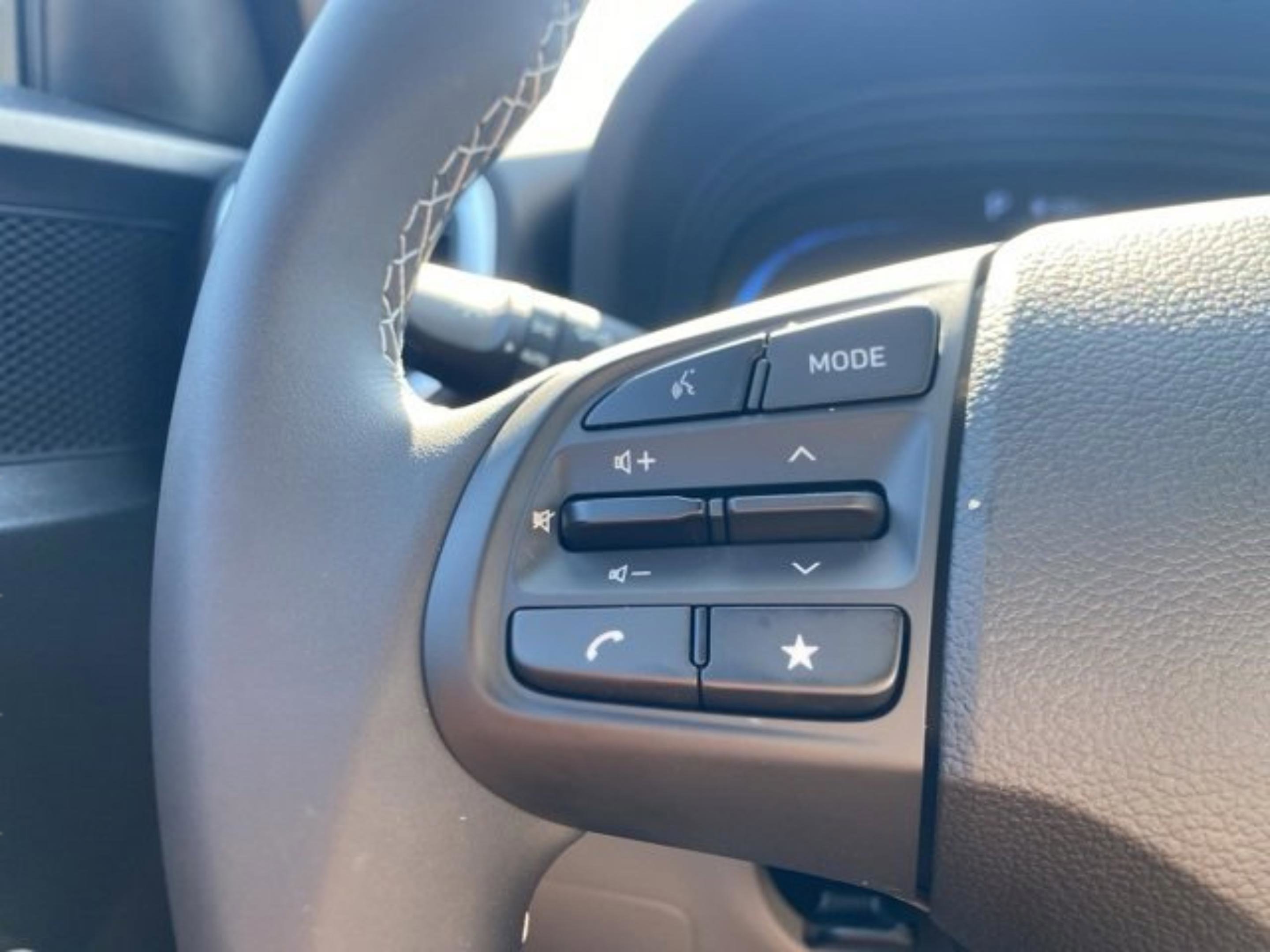 Certified 2025 Hyundai Venue SEL FWD image 19