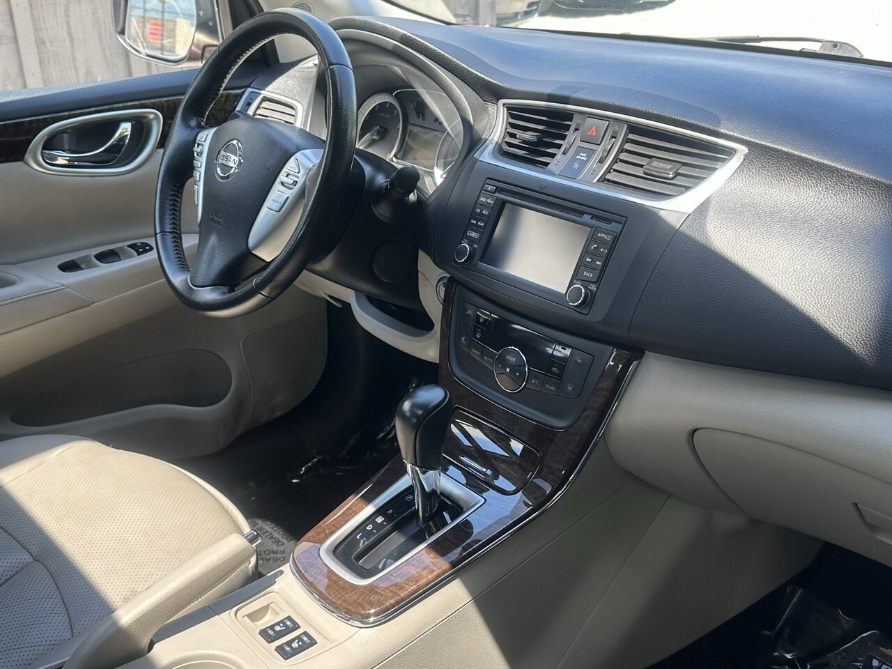 Used 2015 Nissan Sentra SL w/ SL Premium Package FWD image 12