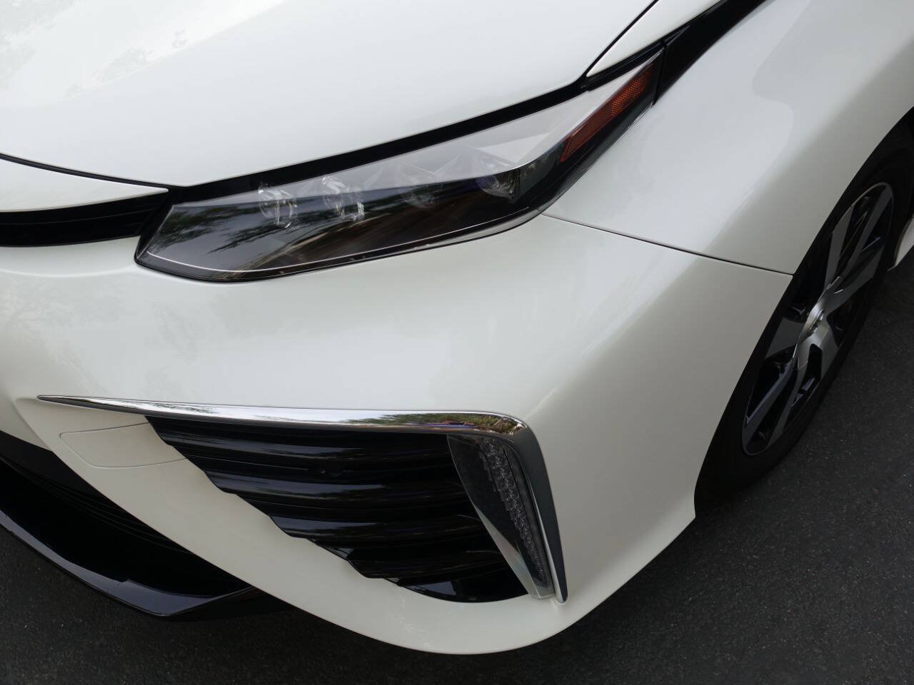 Used 2017 Toyota Mirai FWD image 8
