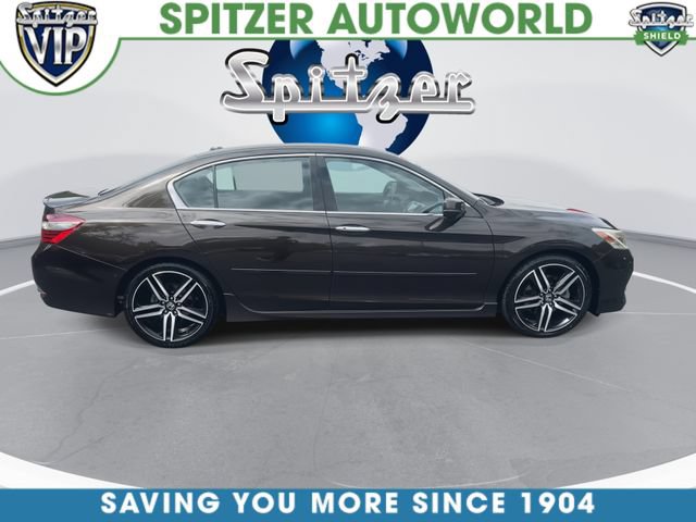 Used 2016 Honda Accord Touring image 10