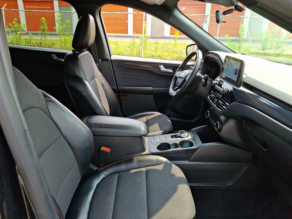 Used 2024 Ford Escape ST-Line AWD/4WD image 12