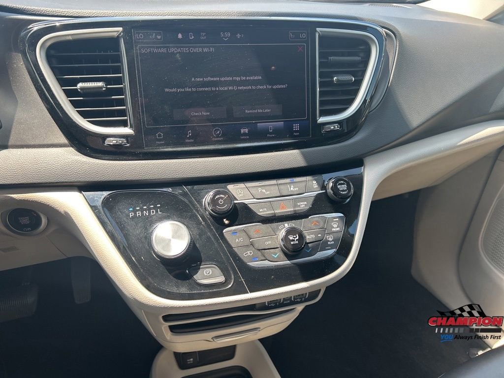 Used 2024 Chrysler Pacifica Touring-L FWD image 14