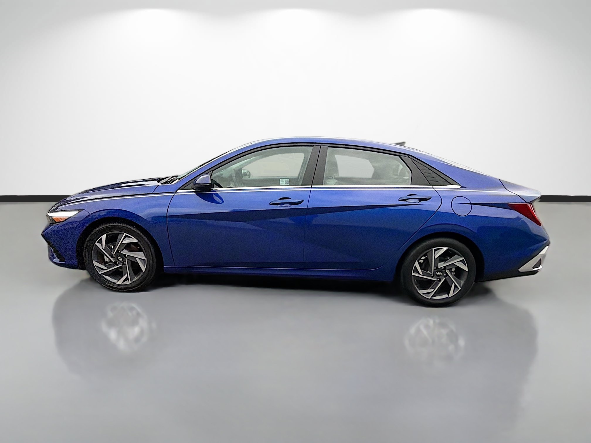 Used 2025 Hyundai Elantra Limited FWD image 6