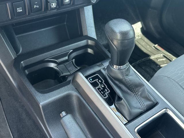 Used 2018 Toyota Tacoma SR5 RWD image 33