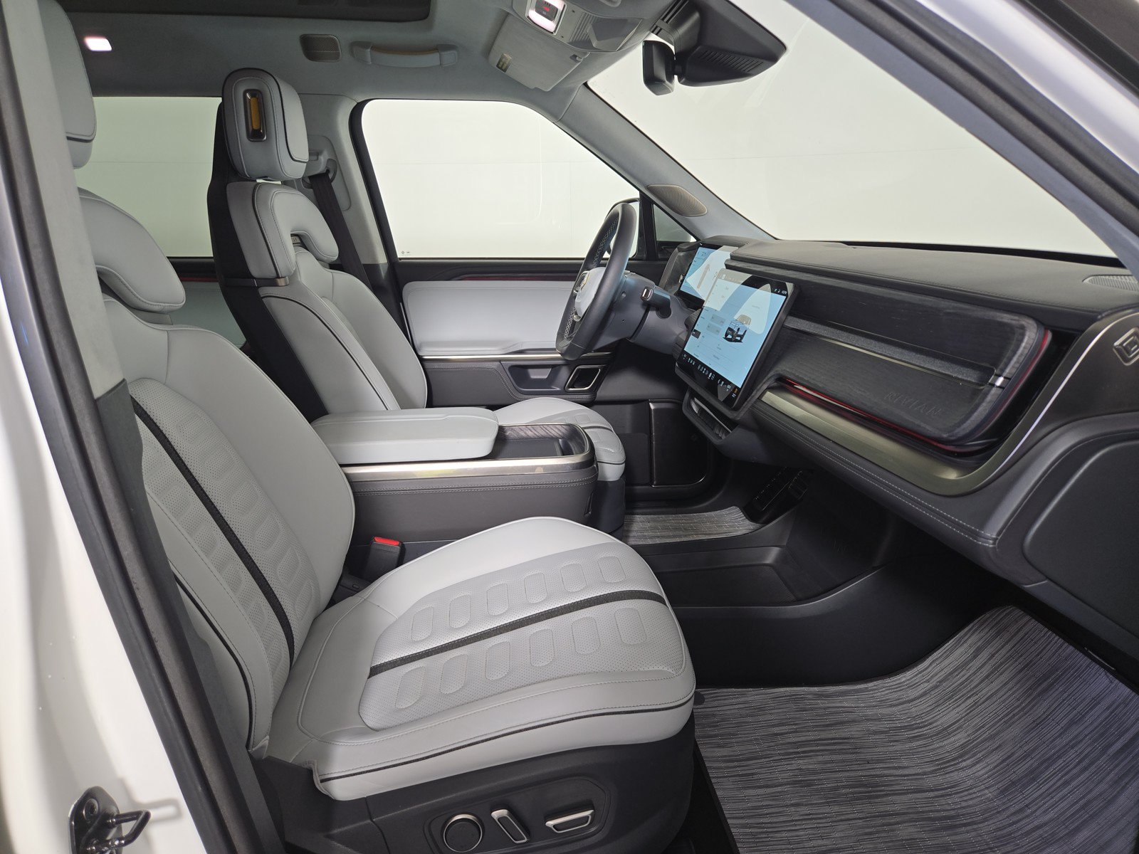 Used 2023 Rivian R1S Launch Edition AWD/4WD image 24
