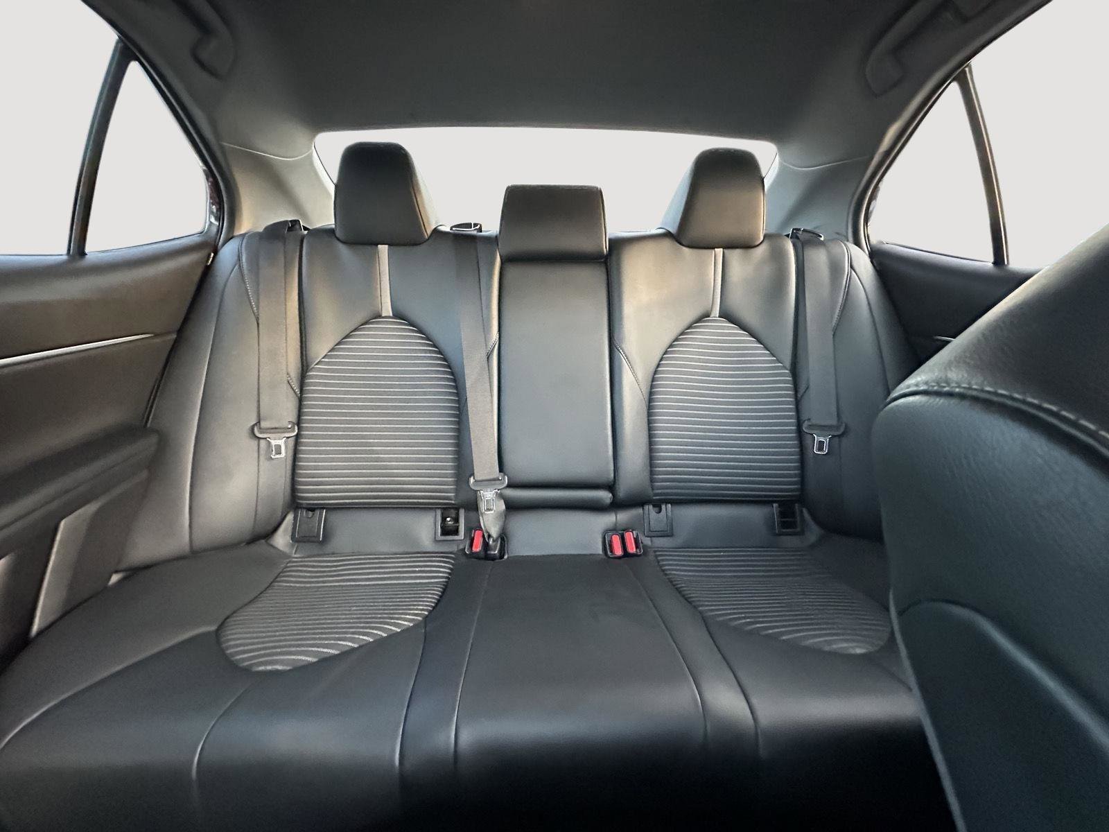 Used 2021 Toyota Camry SE image 11