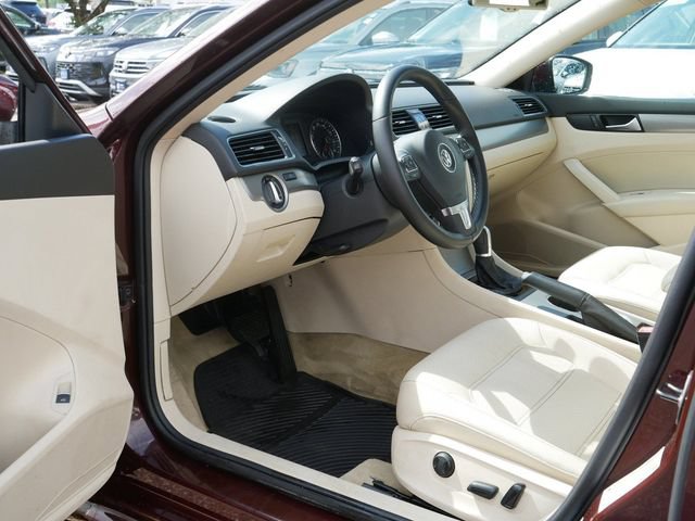 Used 2014 Volkswagen Passat 1.8T SE FWD image 12