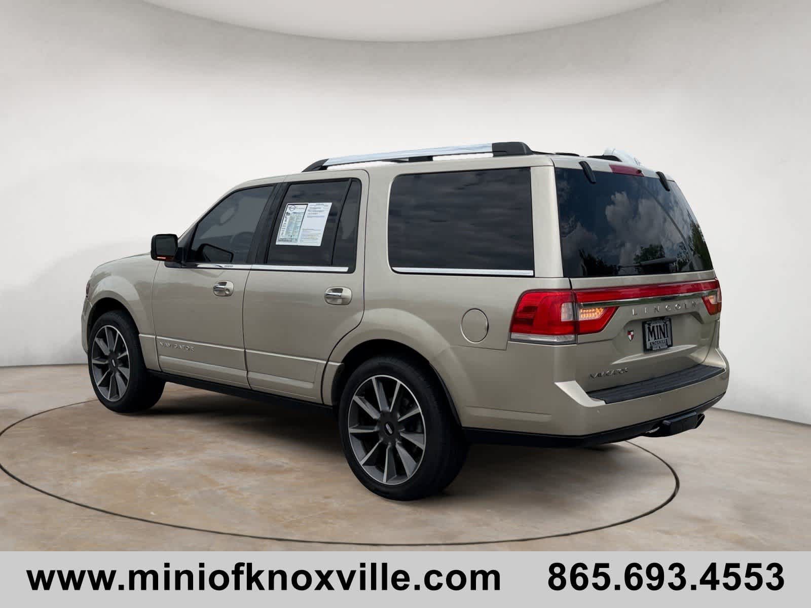 Used 2017 Lincoln Navigator Reserve AWD/4WD image 5