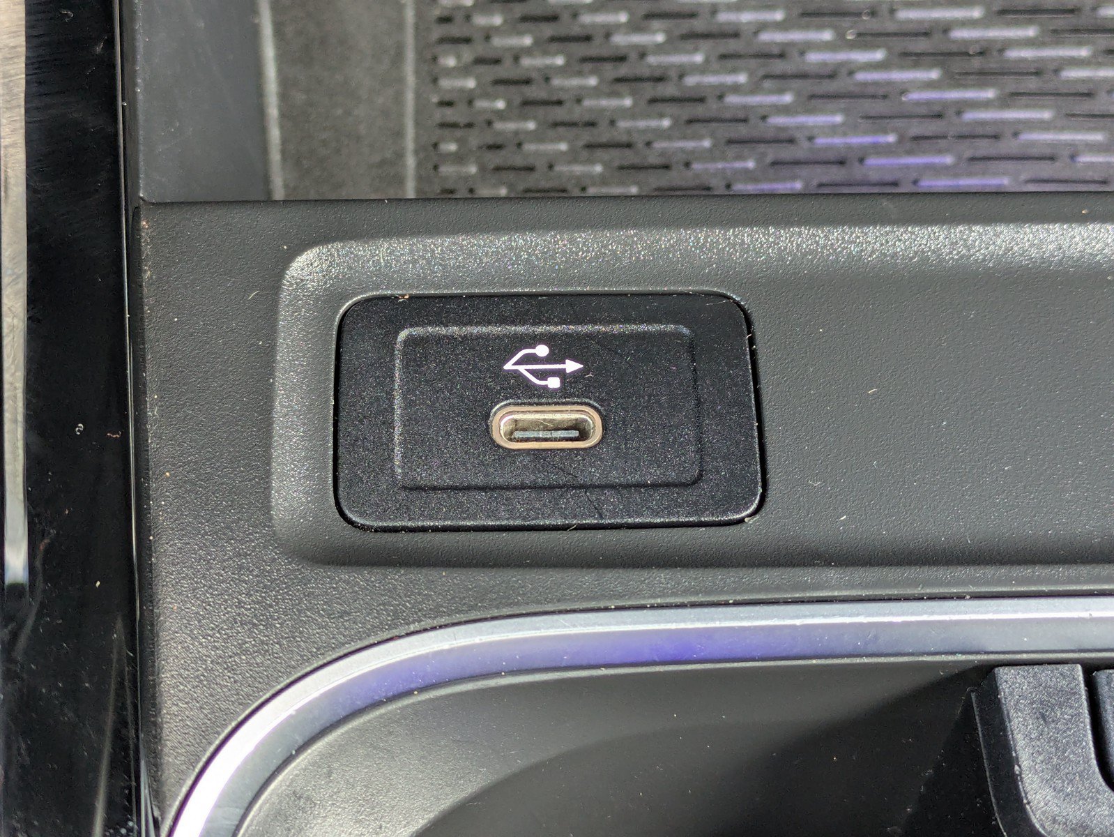 Used 2025 Mercedes-Benz GLB 250 w/ Exclusive Package image 26