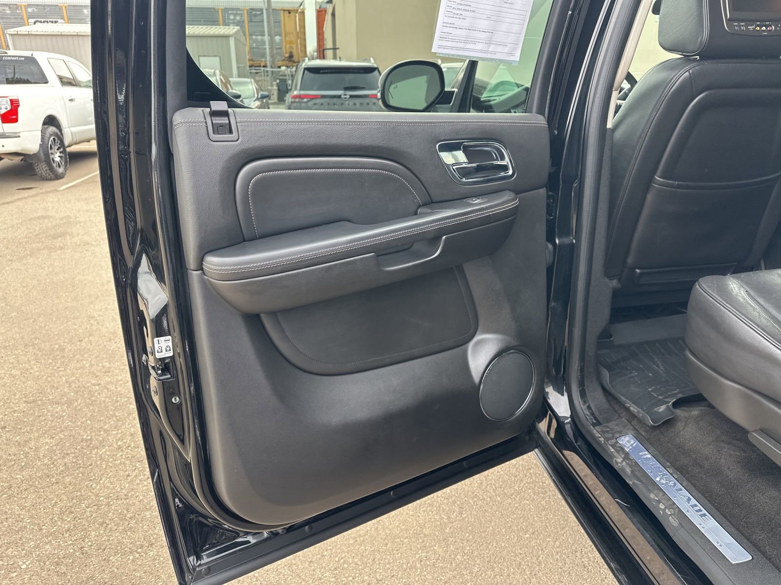 Used 2014 Cadillac Escalade ESV Platinum AWD/4WD image 32