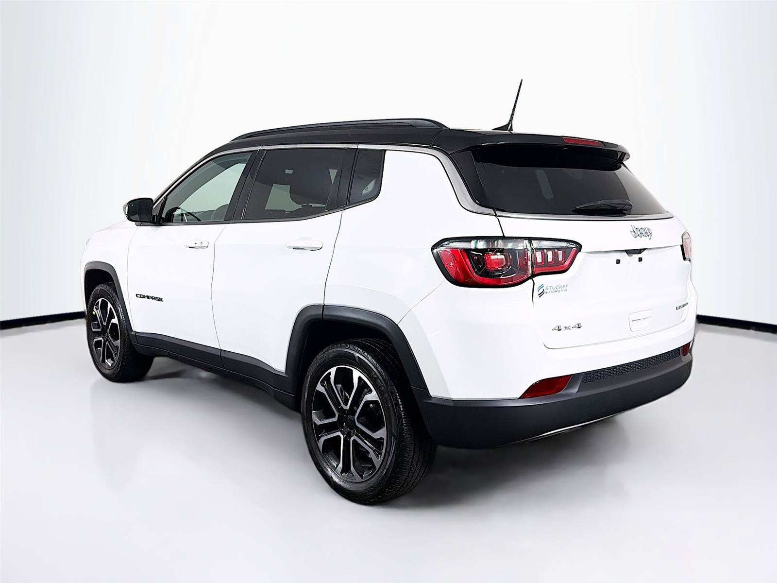 Used 2023 Jeep Compass Limited w/ Sun and Sound Group AWD/4WD image 9