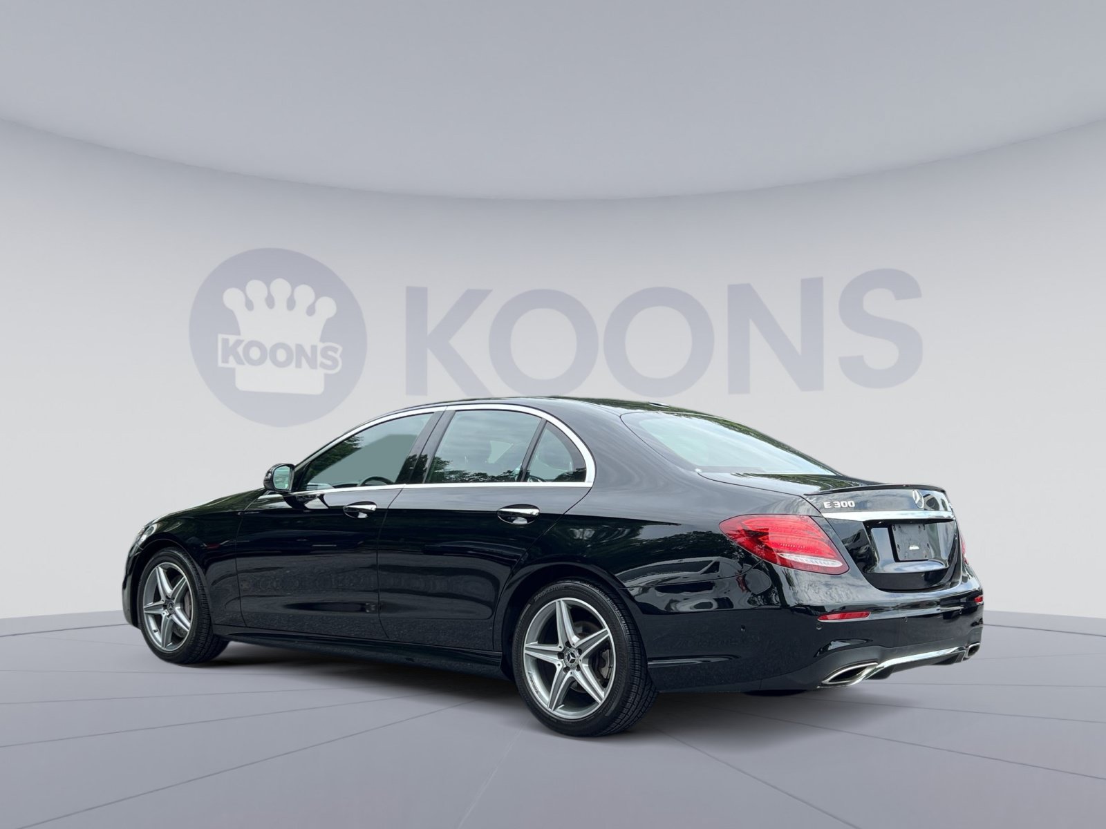 Used 2017 Mercedes-Benz E 300 4MATIC image 8