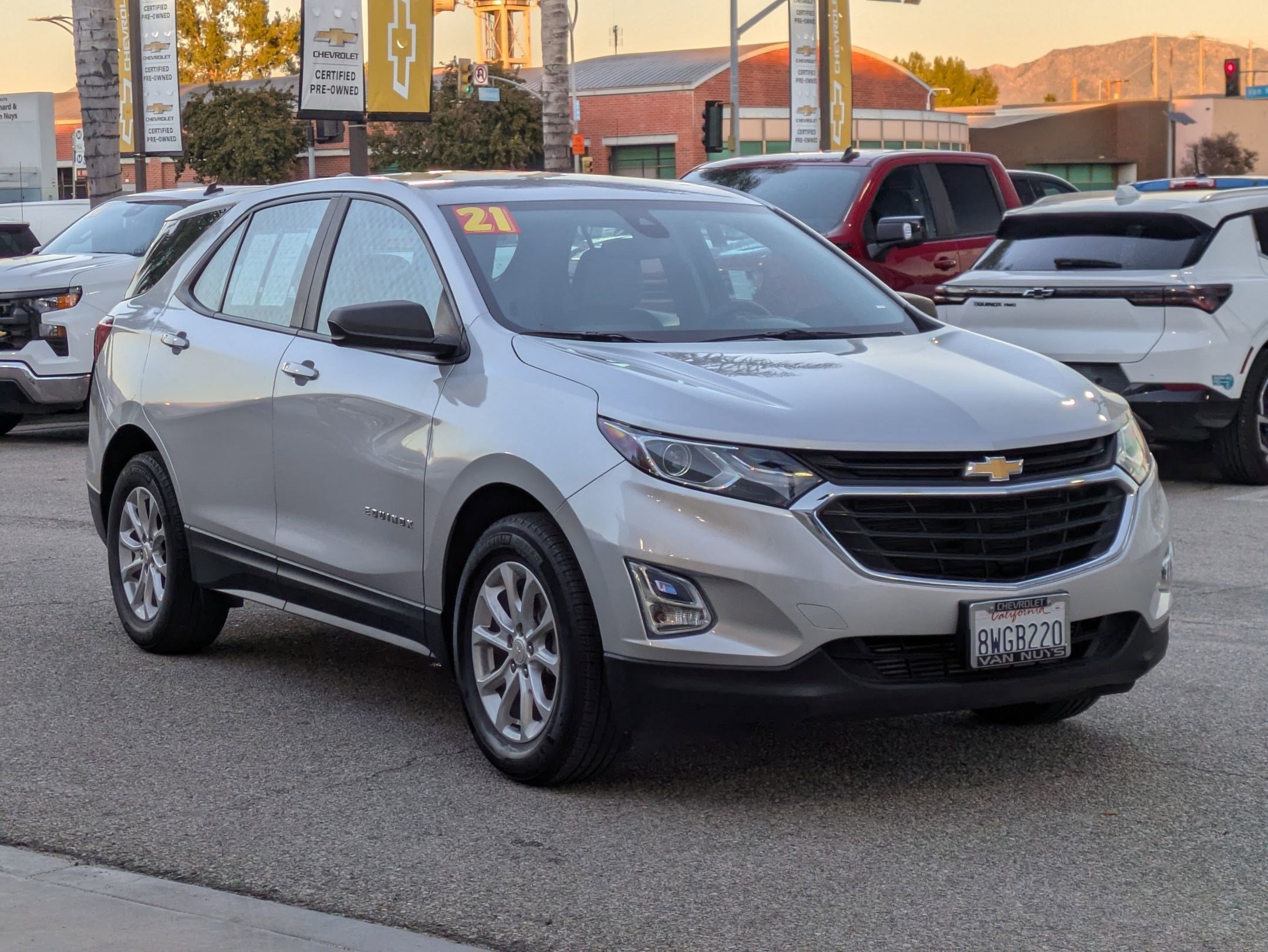 Used 2021 Chevrolet Equinox LS image 3