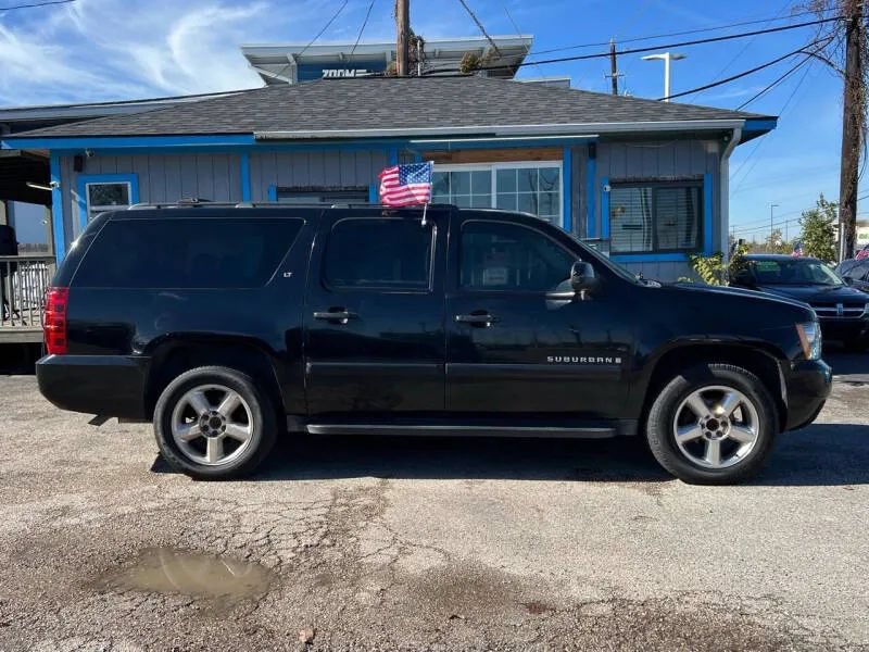 Used 2008 Chevrolet Suburban LT w/ LT Preferred Equipment Group RWD image 5