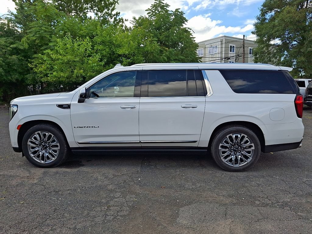 Certified 2023 GMC Yukon XL Denali Ultimate AWD/4WD image 4
