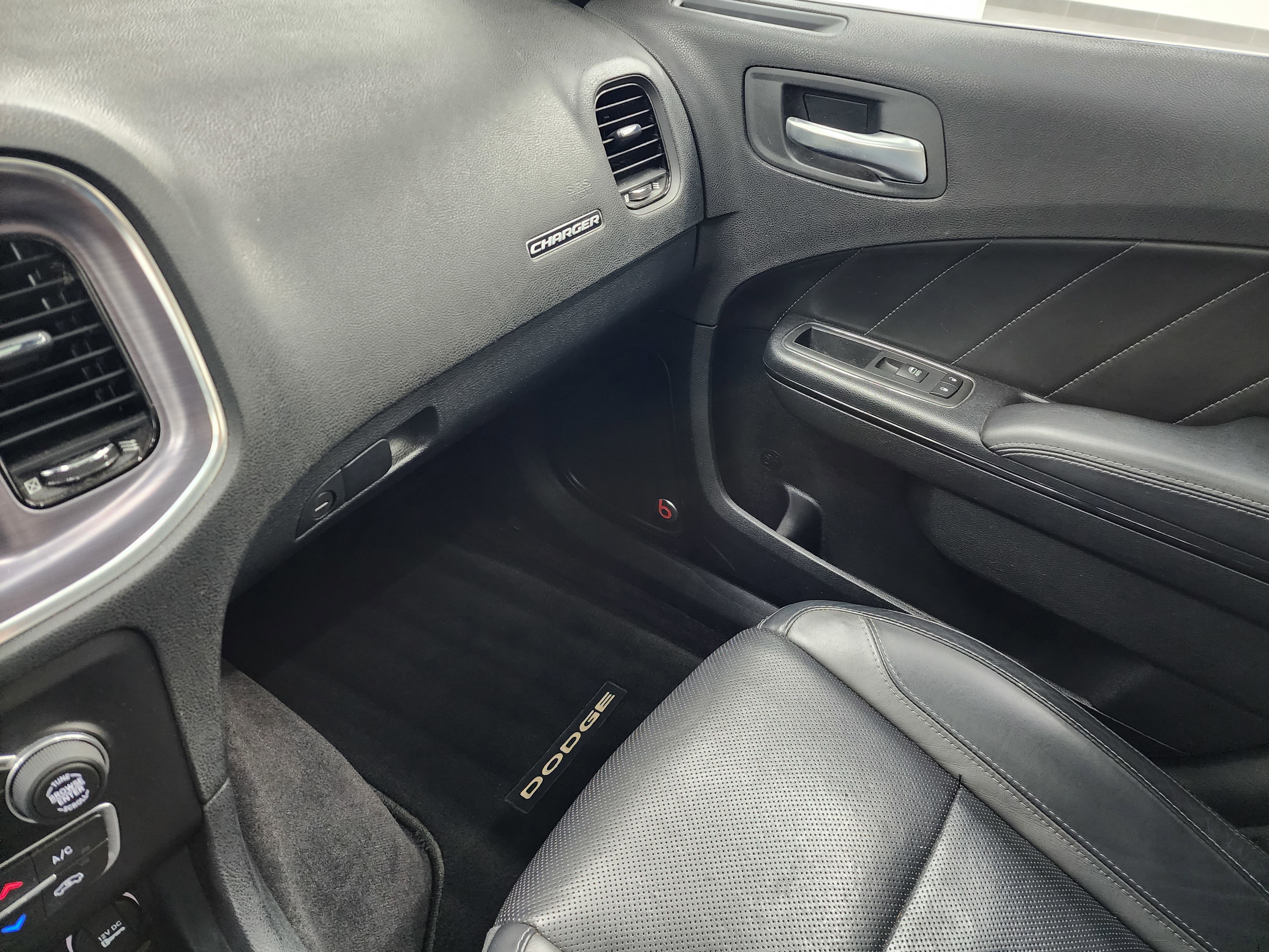 Used 2017 Dodge Charger SXT w/ AWD Plus Group image 12