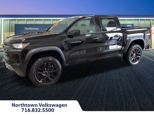Used 2023 Chevrolet Colorado Trail Boss w/ Technology Package image 2